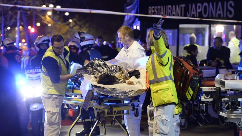 Des victimes prises en charge par le SAMU le 13 novembre 2015.