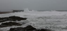 Finistère: fortes rafales et grosse houle à Plobannalec-Lesconil - Témoins BFMTV