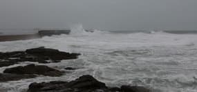 Finistère: fortes rafales et grosse houle à Plobannalec-Lesconil - Témoins BFMTV