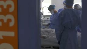 Les hôpitaux universitaires sont accusés de ne pas décompter précisément les heures de travail de leurs médecins.