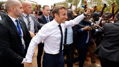 Emmanuel Macron lors de sa visite à Bissau, en Guinée-Bissau, le 28 juillet 2022.