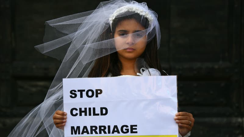 Un happening organisé par Amnesty international pour dénoncer le mariage des enfants, à Rome, le 27 octobre 2016