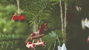 Le sapin attend les cadeaux