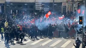 Des heurts ont éclaté en marge de la manifestation contre la réforme des retraites à Lyon jeudi 13 avril 2023.