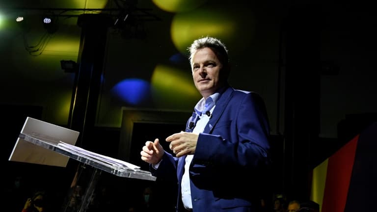 Le candidat PCF à la présidentielle Fabien Roussel à Montreuil le 16 février 2022