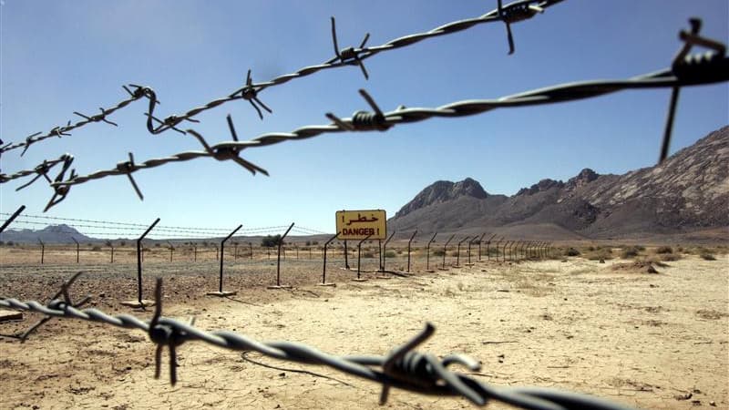 Périmètre de sécurité autour du site de tests nucléaires français d'In Ekker, dans le sud de l'Algérie. Des expertises médicales demandées par la justice concluent à un lien probable entre les retombées radioactives d'essais nucléaires français et les can