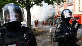Des policiers lors d'une manifestation à Paris, le 1er mai 2023.