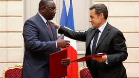 A l'Elysée, Nicolas Sarkozy a annoncé mercredi l'octroi d'un crédit de 130 millions d'euros au Sénégal, une aide saluée comme un "ballon d'oxygène" par le nouveau président Macky Sall qui effectuait sa première visite à Paris. /Photo prise le 18 avril 201