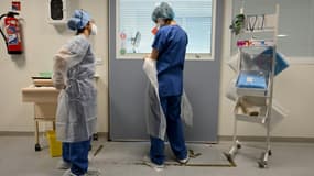 L'unité de soins intensifs Covid à l'hôpital La Timone à Marseille le 5 janvier 2022