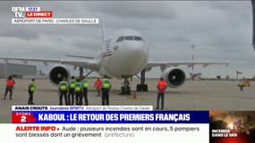 Les premiers Français évacués d'Afghanistan viennent d'atterrir à l'aéroport de Roissy-Charles-de-Gaulle