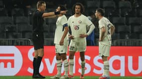 Ayyoub Bouaddi (n°32, au centre) après son expulsion lors de Young Boys-Losc, le 11 décembre 2025.