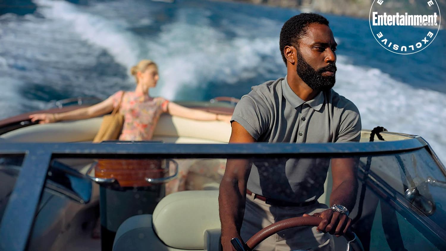 Elizabeth Debicki et John David Washington dans Tenet Elizabeth Debicki et John David Washington dans Tenet