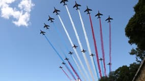 La Patrouille de France dans le ciel au-dessus du Mont-Valérien, le 18 juin 2020