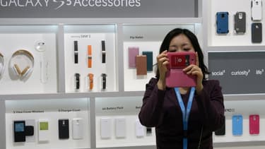 Selon le cabinet d'études Strategy Analytics, outre la concurrence intense d'Apple dans le haut de gamme, Samsung est confronté, en milieu de gamme à la poussée des fabricants chinois (Lenovo, Huawei, Xiaomi, Meizu) aux modèles perfectionnés, mais moins chers.