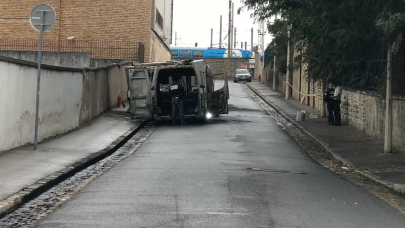 Le fourgon blindé incendié à Lyon vendredi 28 août. Neuf millions d'euros ont été dérobés. 