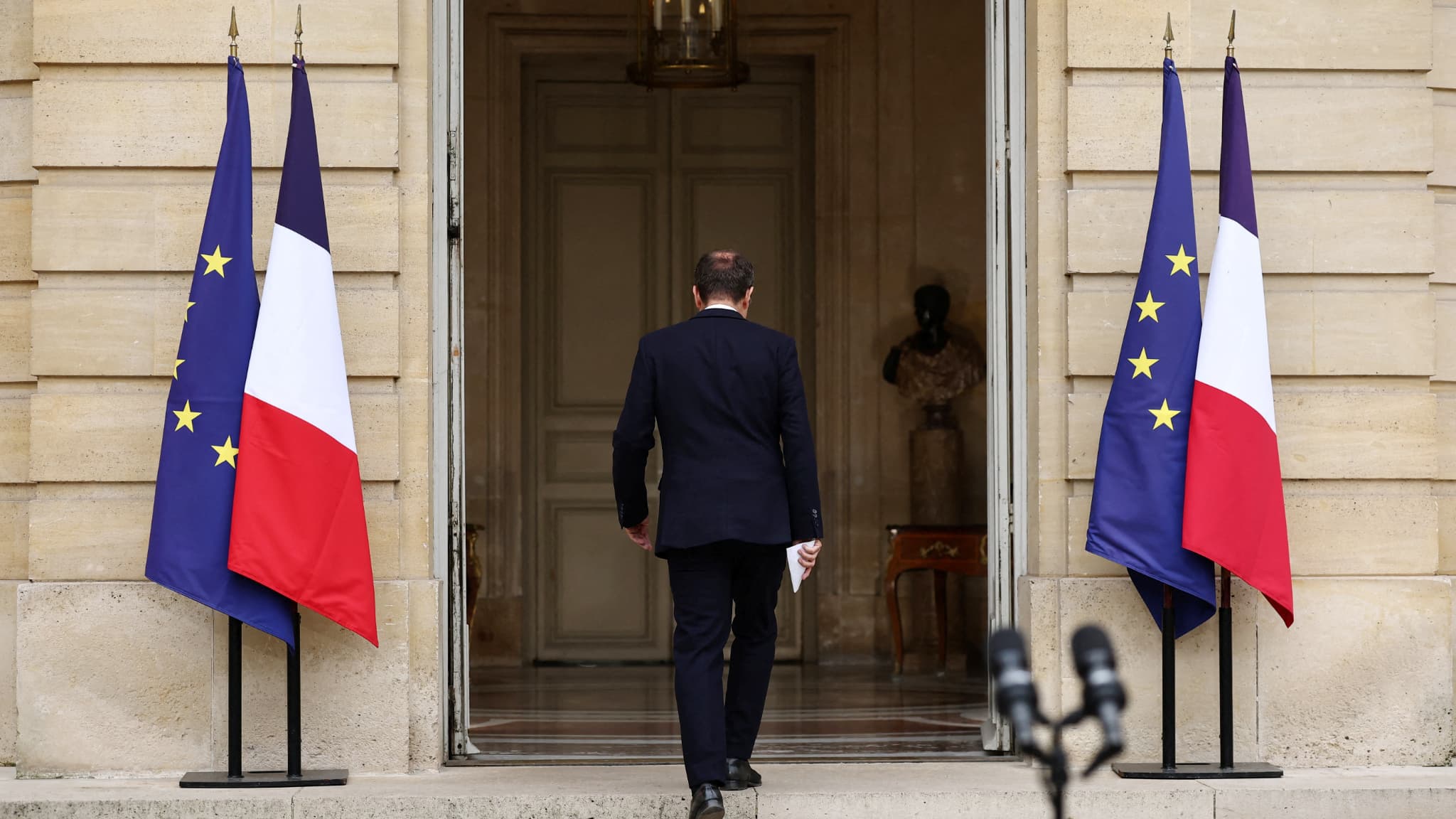 Sébastien Lecornu, le 6 octobre 2025, après son allocution à Matignon et sa démission.