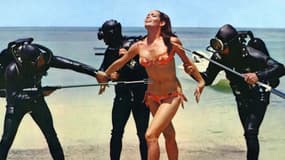 En 1965, Claudine Auger est la première James Bond Girl. Dans Opération Tonerre, elle incarne Domino.