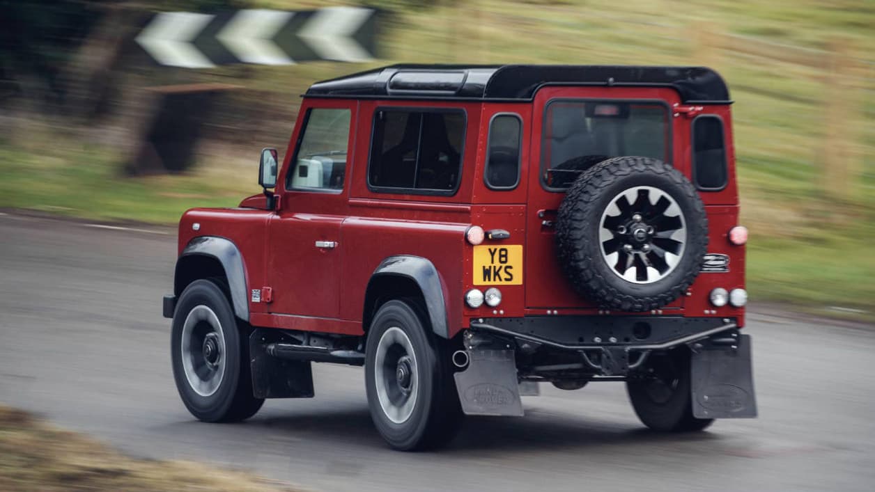 Ce Defender est équipé d'un V8 de 400 chevaux, ce qui en fait l'un des Defender les plus puissants jamais produits. Ce Defender est équipé d'un V8 de 400 chevaux, ce qui en fait l'un des Defender les plus puissants jamais produits.