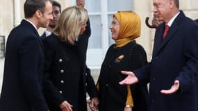 Emmanuel Macron, Brigitte Macron, Emine Erdogan et Recep Tayyip Erdogan, en novembre 2018 à Paris