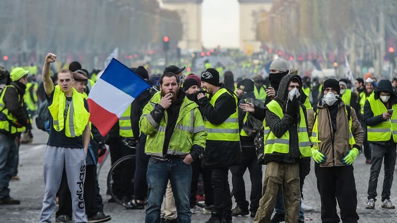 Les gilets jaunes réunis sur les Champs-Elysées le 24 novembre.