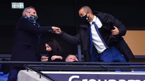 Tony Parker salue Jean-Claude Blanc lors du match OL-PSG, dimanche