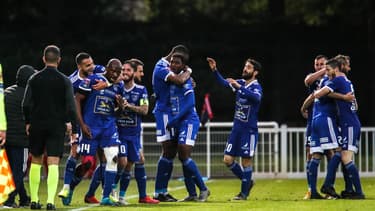 La joie des joueurs de Villefranche-Beaujolais après sa victoire face à Niort