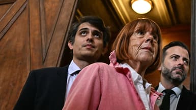 Gisele Pelicot quitte la salle d'audience, suivie de ses avocats Stéphane Babonneau (à gauche) et Antoine Camus (à droite) pendant une pause dans le procès en appel de l'affaire Mazan au tribunal de Nîmes, dans le sud de la France, le 9 octobre 2025.