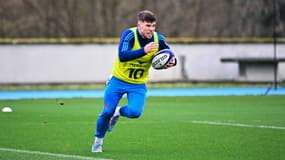Matthieu Jalibert à l'entraînement avec le XV de France, le 28 janvier 2025.