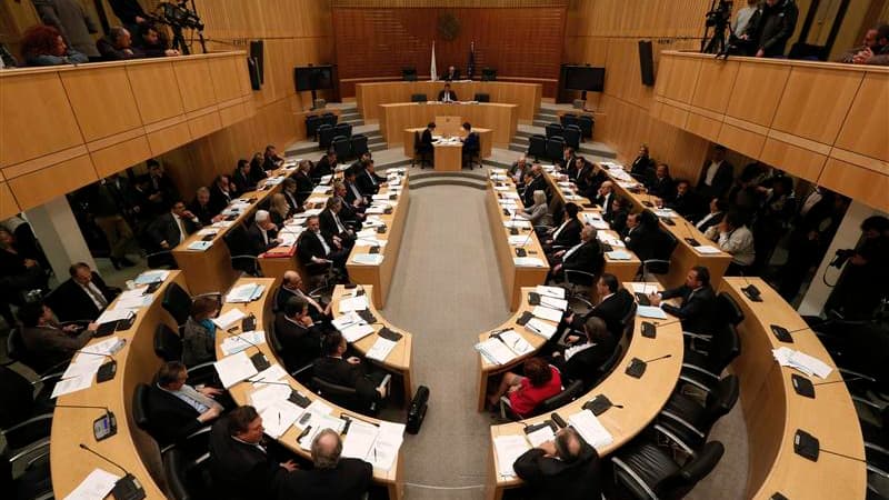 Selon une source parlementaire à Chypre, les 56 députés chypriotes ne se réuniront pas avant la réunion des ministres des Finances de l'Eurogroupe prévue ce dimanche. Depuis le rejet par les députés d'un projet de taxe exceptionnelle sur les dépôts bancai