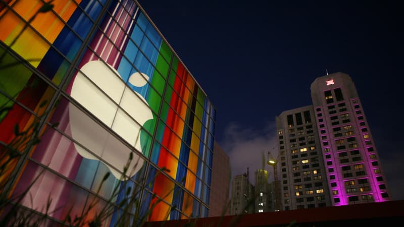 Logo d'Apple sur la façade du centre artistique Yerba Buena à San Francisco le 11 septembre 2012.