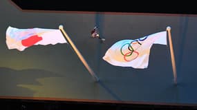 Les drapeaux japonais et olympique