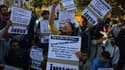 Des Indiens manifestaient vendredi à New Delhi contre Uber, après le viol d'une jeune fille dans une voiture de la société