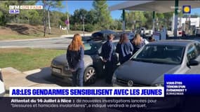 Alpes-Maritimes: gendarmes et lycéens en SNU sensibilisent les automobilistes sur l'A8