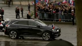 C'est la première fois que le DS7 Crossback roule en France. Emmanuel Macron l'utilise comme voiture d'apparat sur les Champs-Elysées.