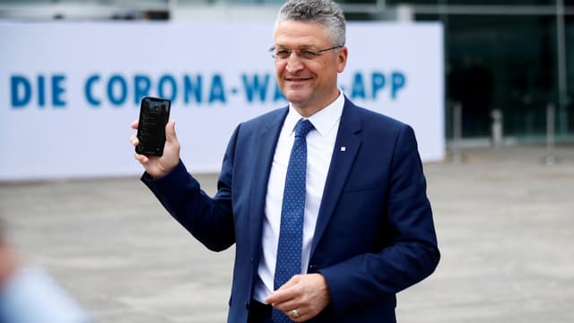 Lothar Wieler, directeur de l'Institut Robert Koch, présente l'application de traçage numérique allemande.