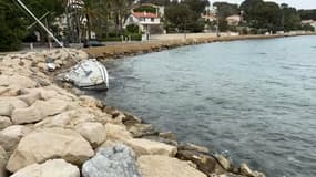 Des bateaux se sont échoués sur le littoral de la Seyne-sur-Mer en raison de vents violents. 