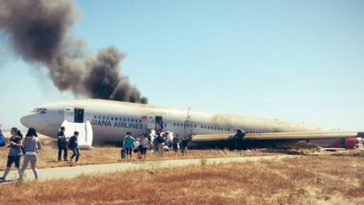 Le Boeing d'Asiana Airlines écrasé sur le tarmac de San Francisco, samedi.