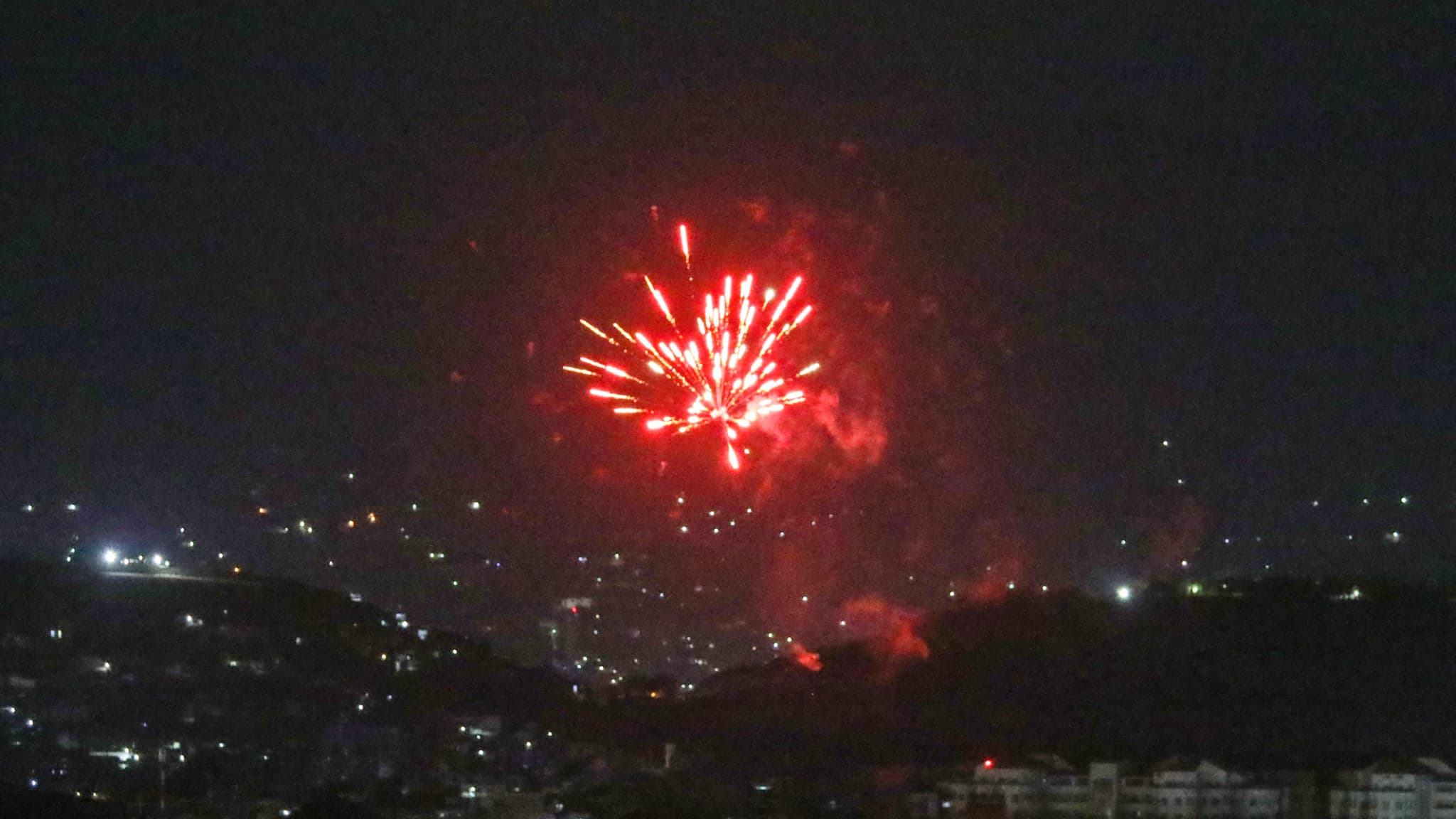 Un feu d'artifice tiré à Kaboul (Afghanistan), le 31 août 2021, après le départ des Américains du pays. Un feu d'artifice tiré à Kaboul (Afghanistan), le 31 août 2021, après le départ des Américains du pays.