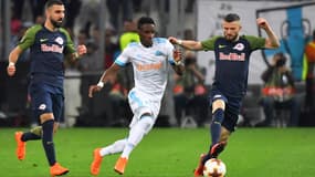 Sarr entouré par Dabbur et Berisha