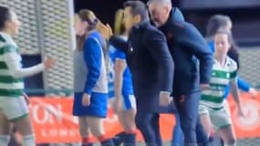 Le coup de tête de Craig McPherson sur Fran Alonso lors du Old Firm féminin, le 27 mars 2023.