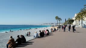 La promenade des Anglais le long de la plage à Nice, le 21 février 2021