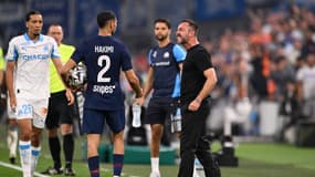 Roberto De Zerbi s'emporte contre Achraf Hakimi lors du choc OM-PSG (1-0, Ligue 1), le 22 septembre 2025