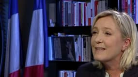 Marine Le Pen s'en prend à Hillary Clinton lundi soir sur BFMTV.