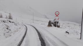 Les premières neiges sont tombées au col de la Cayolle, entre les Alpes-Maritimes et les Alpes-de-Haute-Provence.