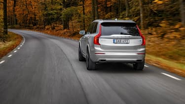 Le XC90 passe avec Polestar à 421 chevaux et abat le 0 à 100 km/h en 5,5 secondes.