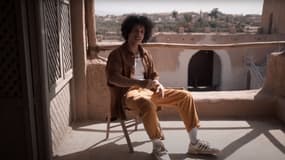 Rilès dans le clip de "Queen"