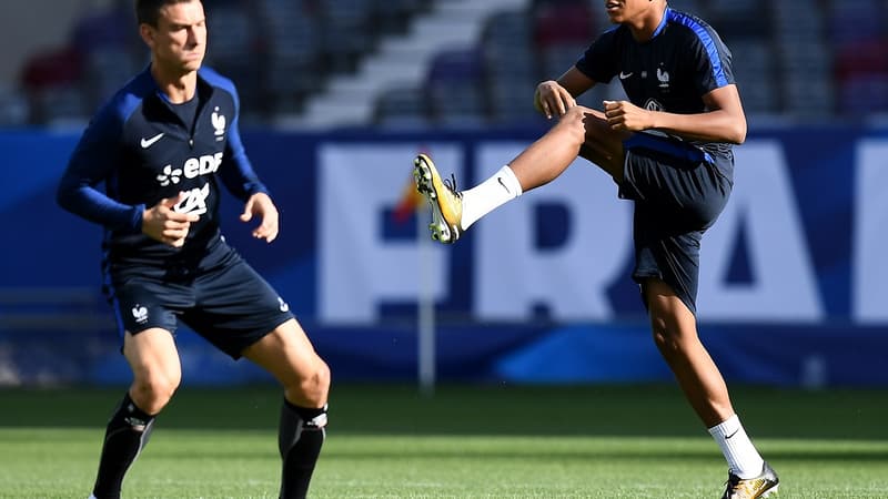 Laurent Koscielny et Kylian Mbappé