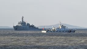 Des navires chinois patrouillent tandis que l'Armée populaire de libération (APL) mène des exercices militaires sur l'île de Pingtan, dans la province du Fujian, à l'est de la Chine, le point le plus proche de Taïwan, le 30 décembre 2025.