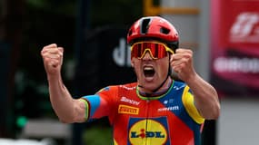 Mads Pedersen vainqueur de la première étape du Giro 2025