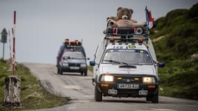Deux Citroën C15. Celui au premier plan est la propriété de Killian Fève, qui gère le compte "La Brigade des Beaufs" sur Instagram et Tiktok, notamment.